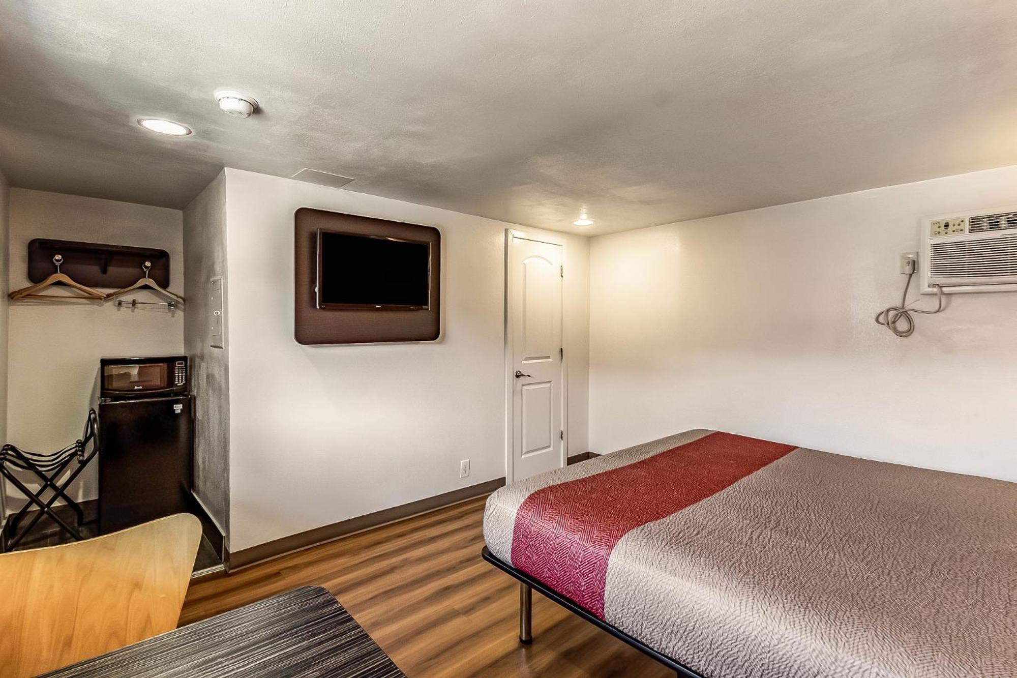 Motel 6 Elizabeth Nj Newark Liberty Intl Airport Eksteriør billede